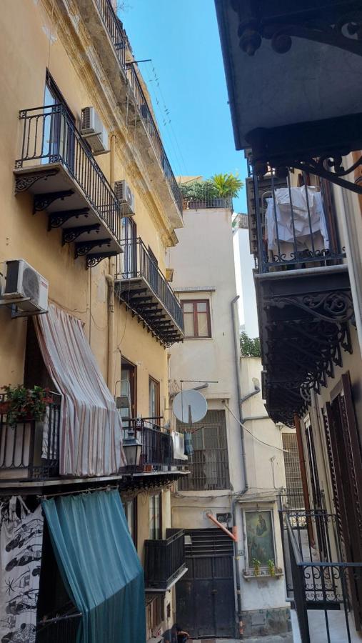 Appartamento In Pieno Centro I Mori E Le Dame Palermo Bagian luar foto